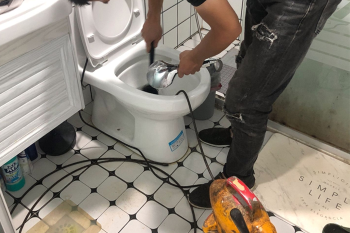 分宜马桶堵塞自己疏通还是找师傅?专业上门服务让你省时更省心